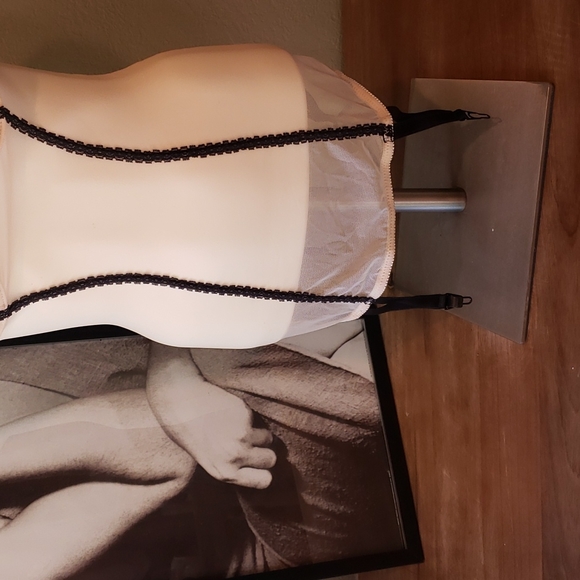 Victoria's Secret teddy - Picture 3 of 6